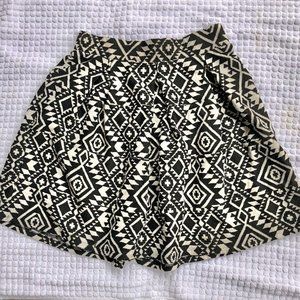Geometric Pattern Black and White Mini Skirt